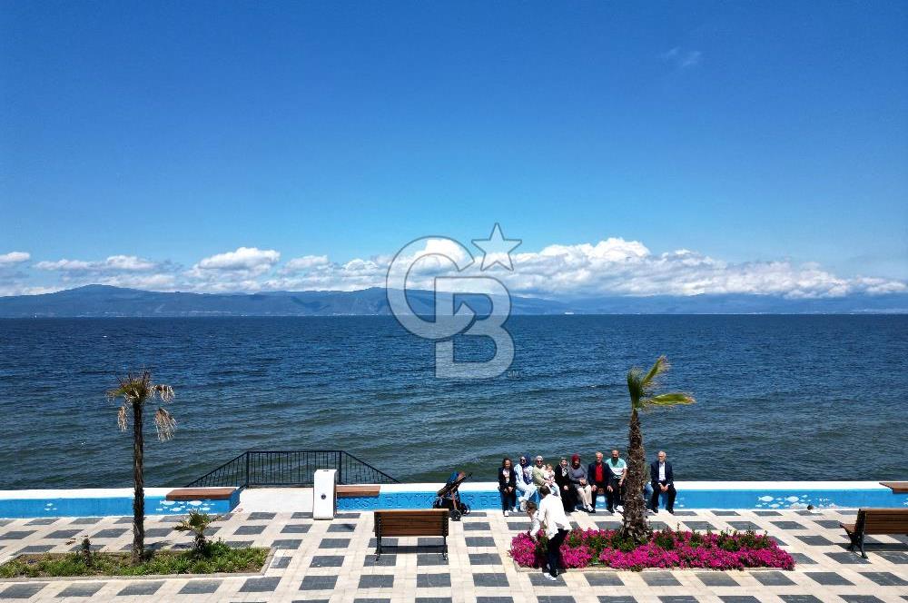 BURSA, MUDANYA BURGAZ'da DENİZE SIFIR KİRALIK VİLLA