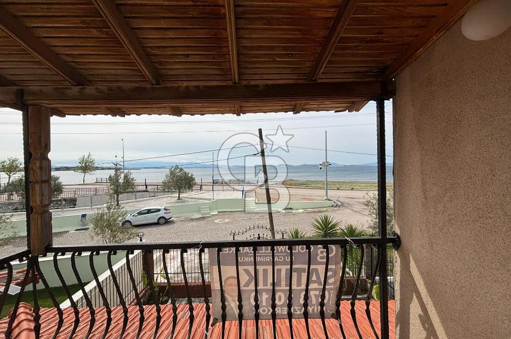 ÇANDARLI'DA DENİZE SIFIR 3+1 VİLLA
