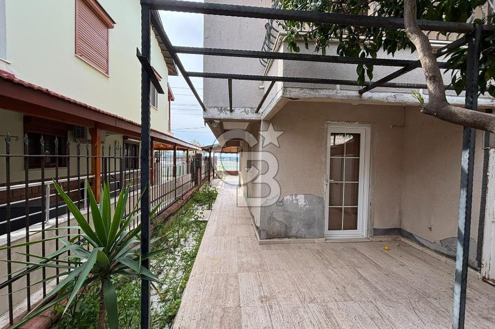 ÇANDARLI'DA DENİZE SIFIR 3+1 VİLLA
