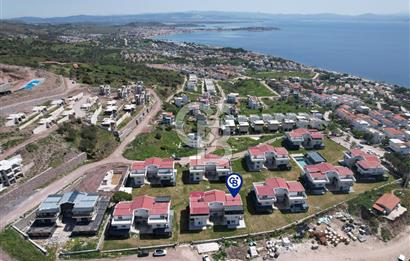 ÇANDARLI'DA HAVUZLU SİTEDE DENİZ MANZARALI 1+1 SIFIR DAİRE