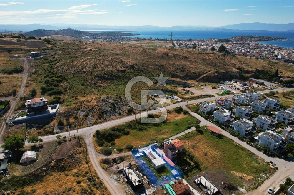 ÇANDARLI'DA DENİZE YAKIN, ANAYOLA YAKIN, ALTYAPISI HAZIR ARSA