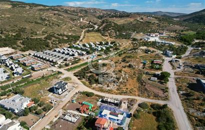 ÇANDARLI'DA DENİZE YAKIN, ANAYOLA YAKIN, ALTYAPISI HAZIR ARSA