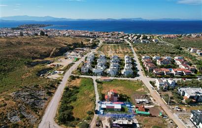 ÇANDARLI'DA DENİZE YAKIN, ANAYOLA YAKIN, ALTYAPISI HAZIR ARSA