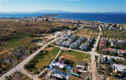 ÇANDARLI'DA DENİZE YAKIN, ANAYOLA YAKIN, ALTYAPISI HAZIR ARSA