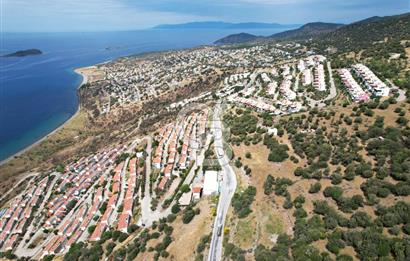 ÇANDARLI'DA 642 m² DENİZ MANZARALI ÖNÜ KAPANMAZ ARSA