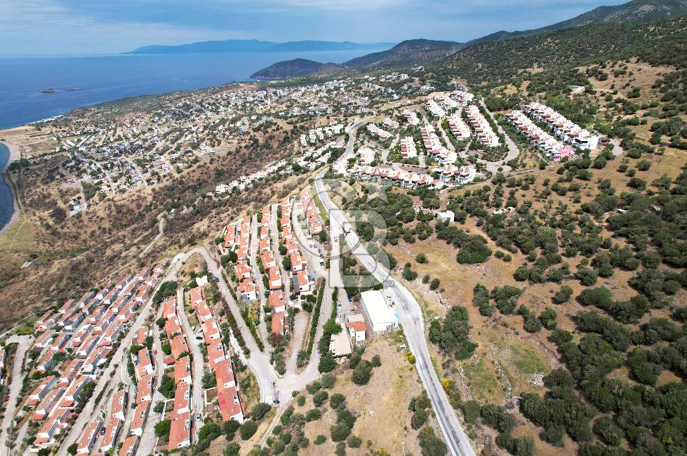 ÇANDARLI'DA 642 m² DENİZ MANZARALI ÖNÜ KAPANMAZ ARSA
