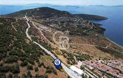 ÇANDARLI'DA 642 m² DENİZ MANZARALI ÖNÜ KAPANMAZ ARSA