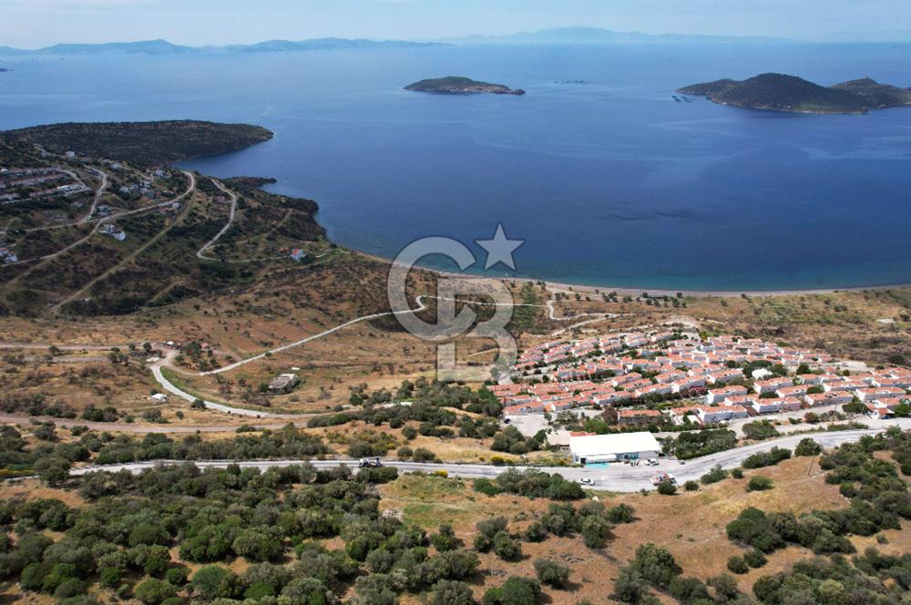 ÇANDARLI'DA 642 m² DENİZ MANZARALI ÖNÜ KAPANMAZ ARSA