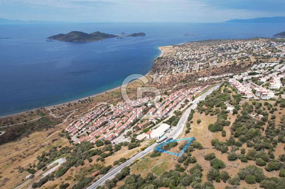 ÇANDARLI'DA 642 m² DENİZ MANZARALI ÖNÜ KAPANMAZ ARSA