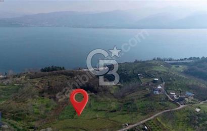 YUKARIDEREKÖY'DE GÖL MANZARALI 3610 m2 SATILIK ARAZİ