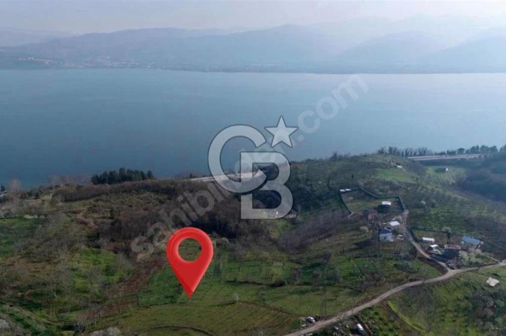 YUKARIDEREKÖY'DE GÖL MANZARALI 2587 m2 3 PARSEL SATILIK ARAZİ