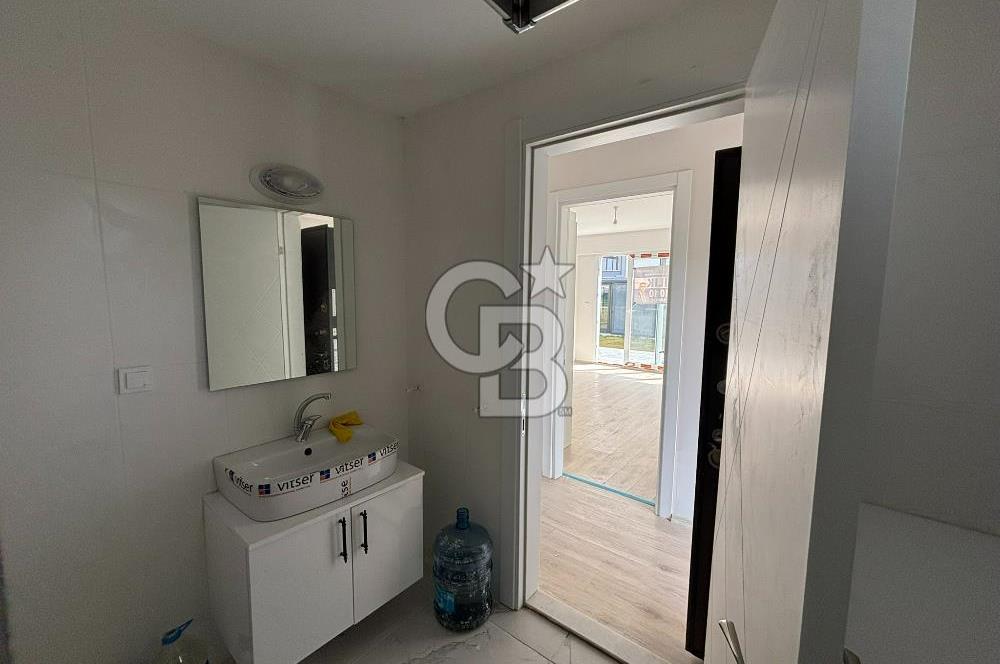 ÇANDARLI'DA HAVUZLU SİTEDE DENİZ MANZARALI 1+1 SIFIR DAİRE