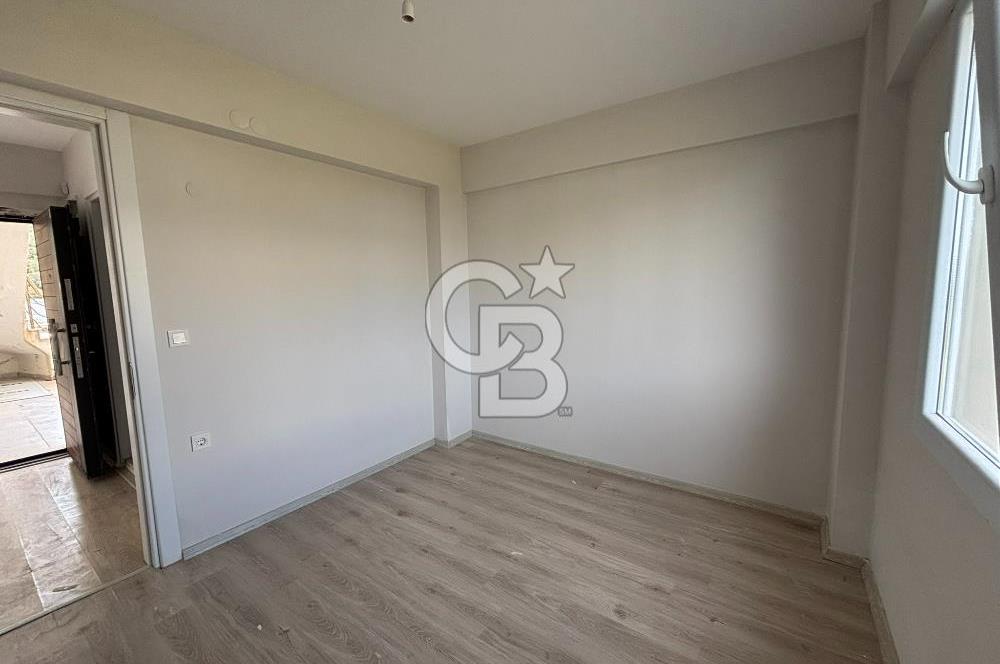 ÇANDARLI'DA HAVUZLU SİTEDE DENİZ MANZARALI 1+1 SIFIR DAİRE