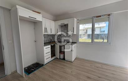 ÇANDARLI'DA HAVUZLU SİTEDE DENİZ MANZARALI 1+1 SIFIR DAİRE
