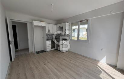 ÇANDARLI'DA HAVUZLU SİTEDE DENİZ MANZARALI 1+1 SIFIR DAİRE