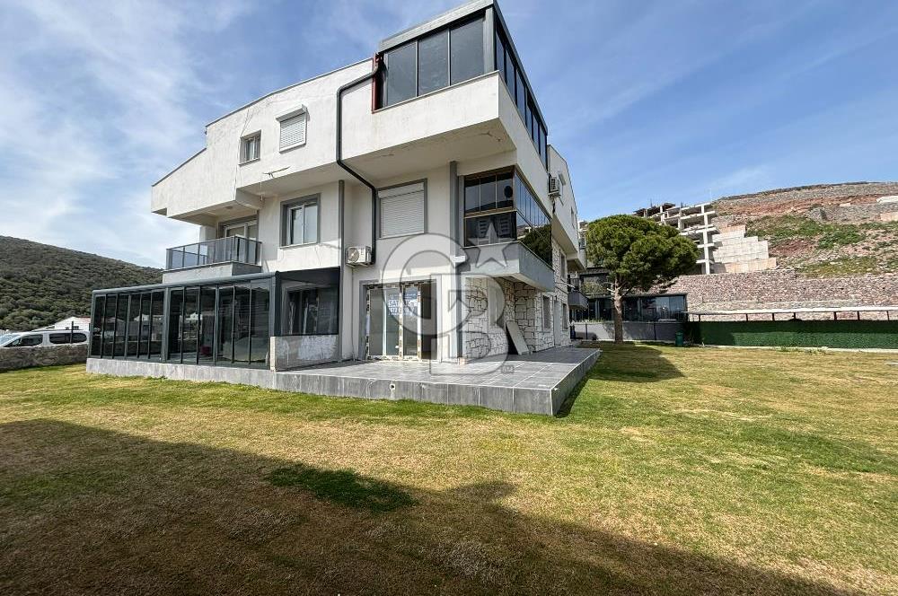 ÇANDARLI'DA HAVUZLU SİTEDE DENİZ MANZARALI 1+1 SIFIR DAİRE