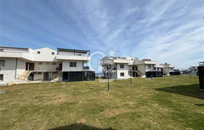 ÇANDARLI'DA HAVUZLU SİTEDE DENİZ MANZARALI 1+1 SIFIR DAİRE