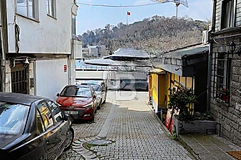 İstinye Cad. Üzerinde Muhteşem Konumlu, Denize 100m , 1+1 Daire