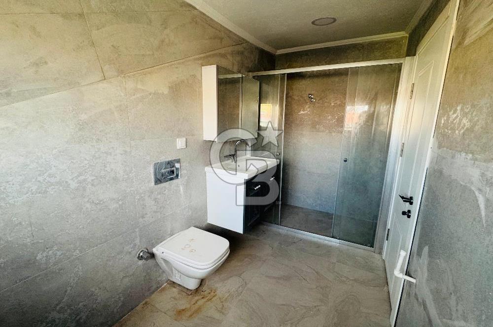 Foça Villalar Bölgesinde Kiralık 4+1 Havuzlu Villa