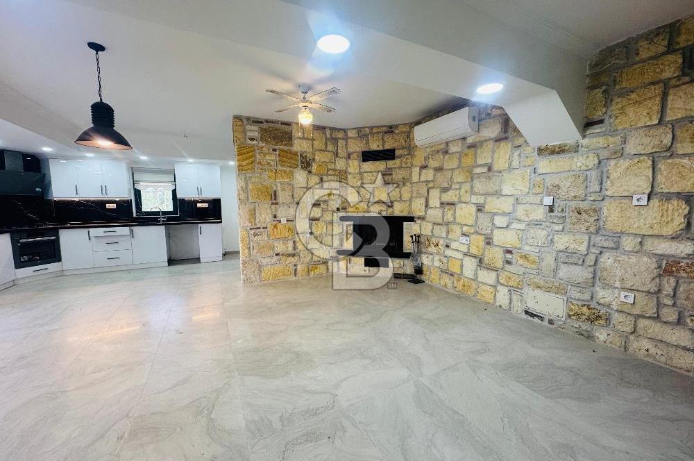 Foça Villalar Bölgesinde Kiralık 4+1 Havuzlu Villa