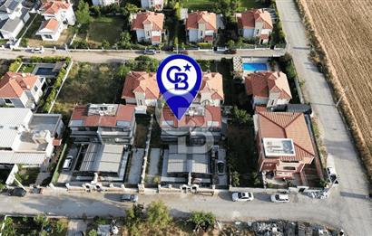 Foça Villalar Bölgesinde Kiralık 4+1 Havuzlu Villa