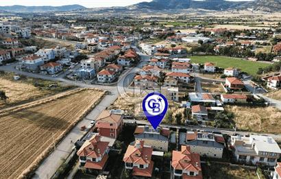 Foça Villalar Bölgesinde Kiralık 4+1 Havuzlu Villa