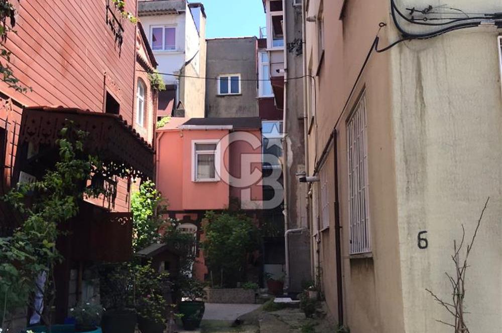 İstinye Cad. Üzerinde Muhteşem Konumlu, Denize 100m , 1+1 Daire