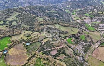 LAPSEKİDE DOĞA İLE İÇ İÇE RESMİ YOLU OLAN 15329 M² ARAZİ