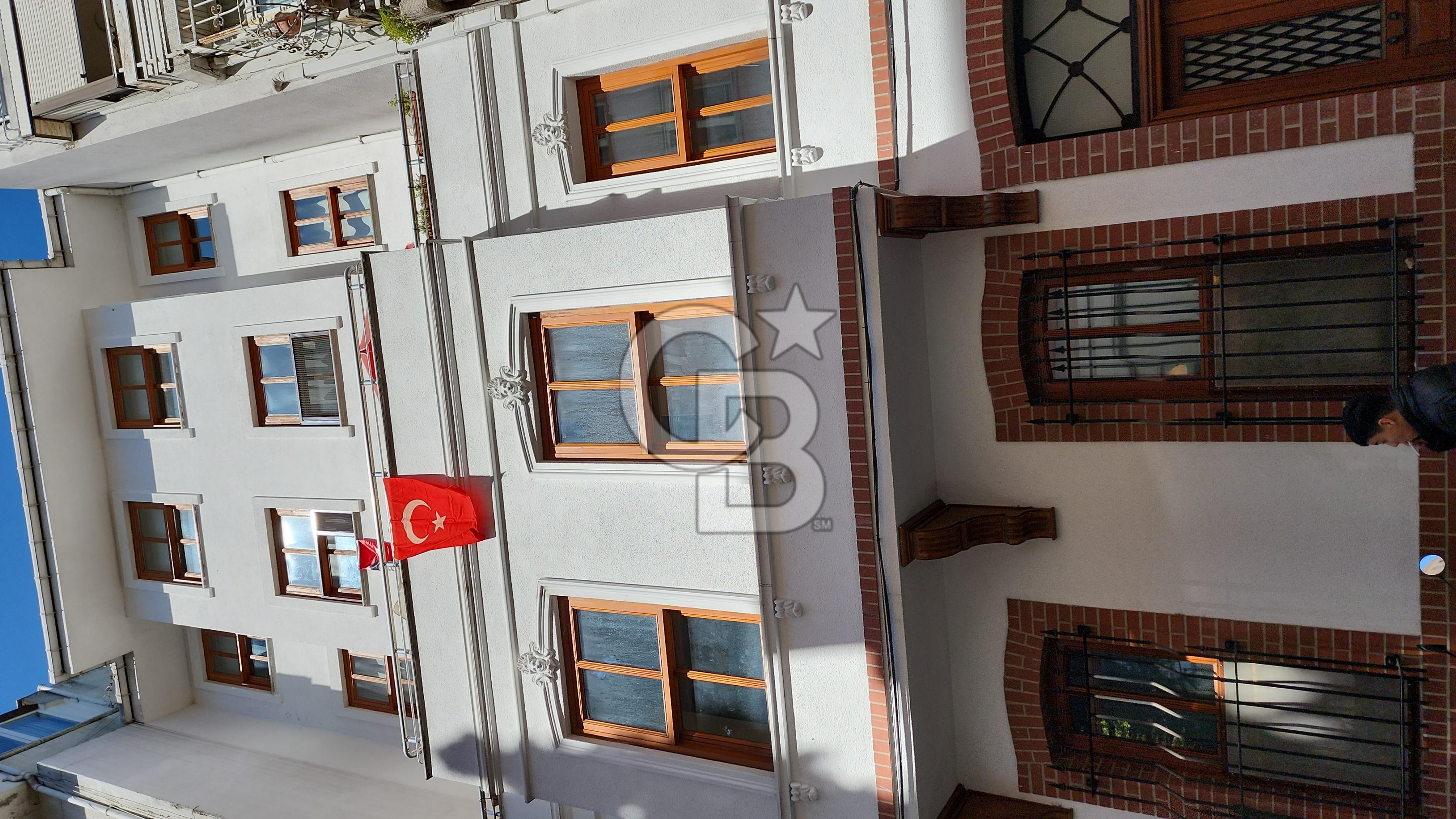 Satılık 3+1 daire Moda kendi bahçesi ayit Residens permit