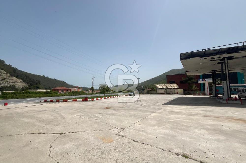 ANA YOLA CEPHELİ SATILIK AKARYAKIT İSTASYONU