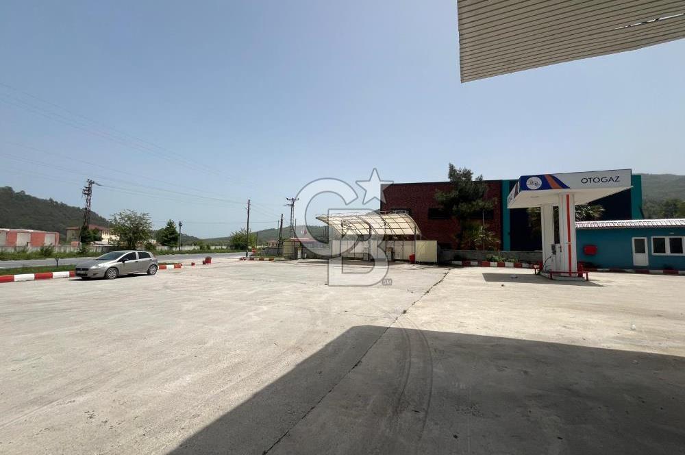 ANA YOLA CEPHELİ SATILIK AKARYAKIT İSTASYONU