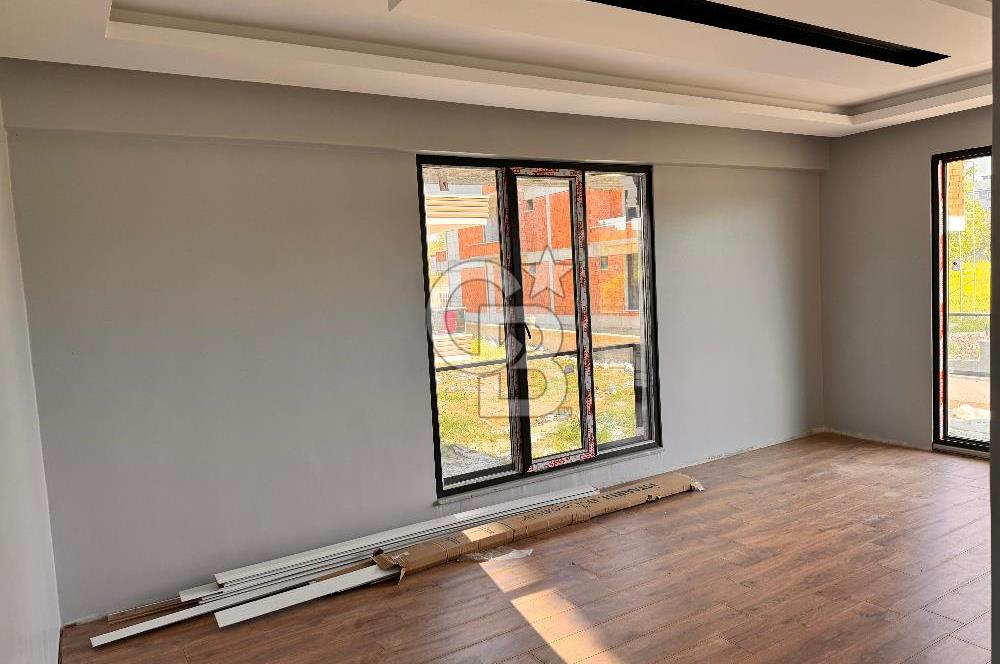 ÇİFTLİKKÖY SULTANİYE'DE 4+1 NET 188 M.KARE GİYİNME ODALI SIFIR SATILIK DAİRE.