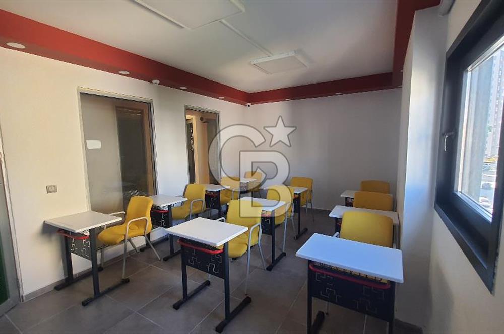 Ana Cadde Üzerinde Kurumsal Kiracılı Ticari İskanlı Ofis