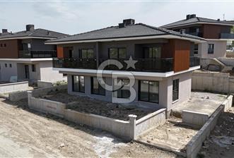 Seferihisar Akarcada Deniz manzaralı 3+1 Villa