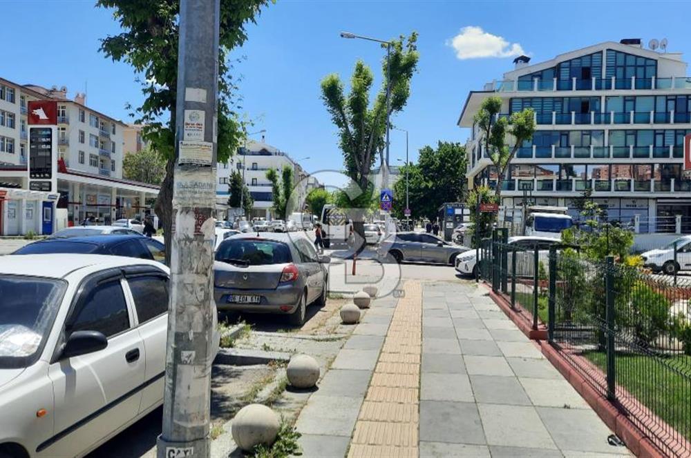 Çankaya  Emek Bişkek Caddesi Satılık Dükkan