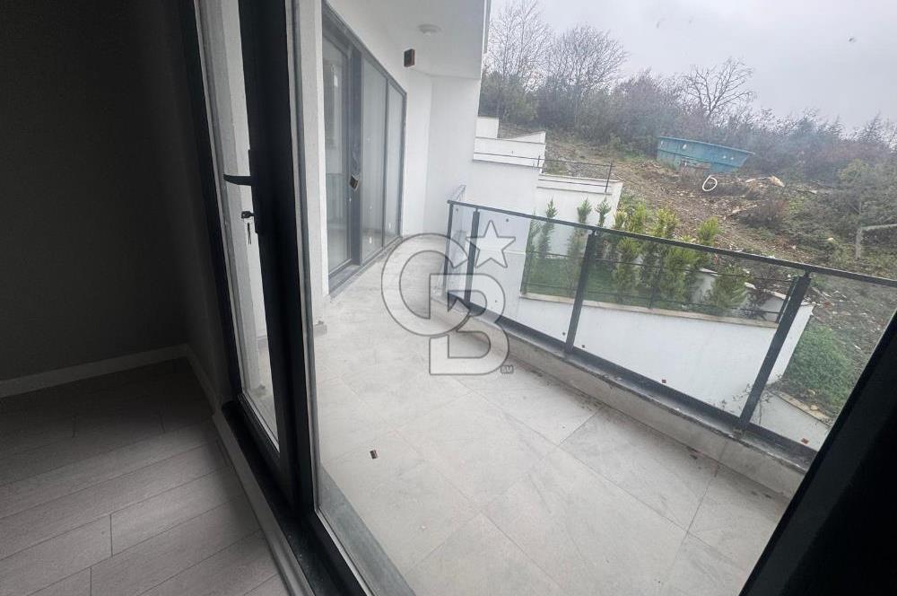 BAŞİSKELEDE ARAÇ TAKASLI DOĞA VE DENİZ MANZARALI TRİPLEKS VİLLA