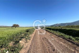 Serinhisar Cumhuriyet Mah.Ana Yola Yakın 7.606 m² Satılık Tarla