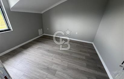 BAŞİSKELEDE ARAÇ TAKASLI DOĞA VE DENİZ MANZARALI TRİPLEKS