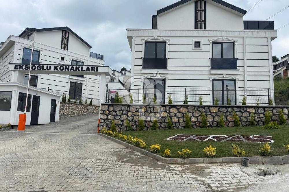 BAŞİSKELEDE ARAÇ TAKASLI DOĞA VE DENİZ MANZARALI TRİPLEKS