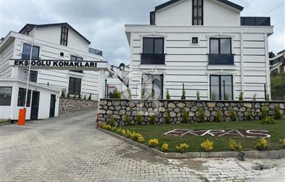BAŞİSKELEDE ARAÇ TAKASLI DOĞA VE DENİZ MANZARALI TRİPLEKS