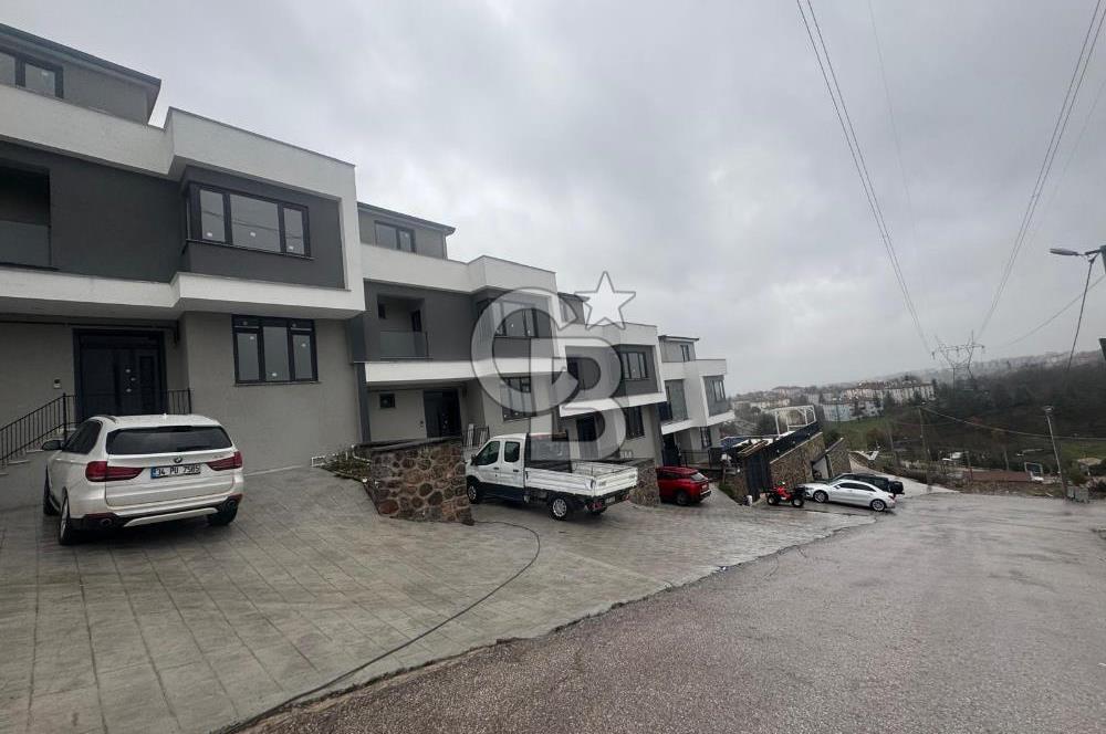 BAŞİSKELEDE ARAÇ TAKASLI DOĞA VE DENİZ MANZARALI TRİPLEKS VİLLA