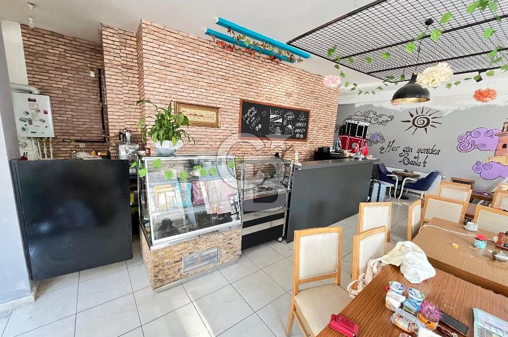 İSTANBUL SANCAKTEPEDE ANA CADDE ÜSTÜ 2 KATLI DEVREN KİRALIK CAFE