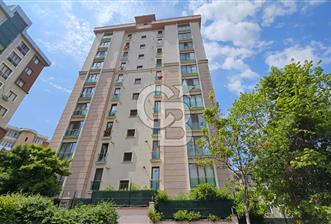 Ataşehir'de Prestijli 3+1 Havuzlu Otoparklı Metroya Yakın Daire