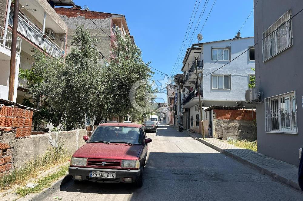 Buca'da Merkezi Konumda Satılık Dükkan
