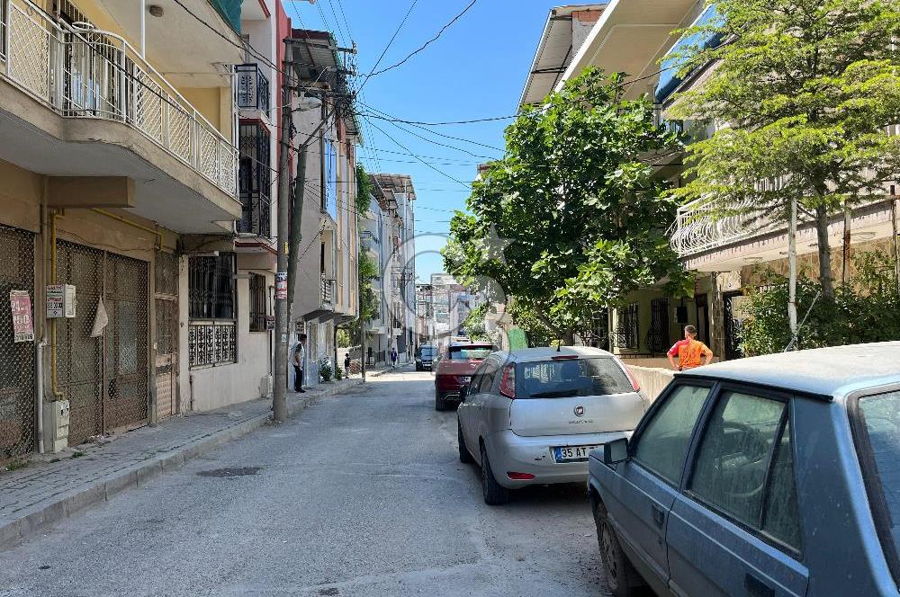 Buca'da Merkezi Konumda Satılık Dükkan