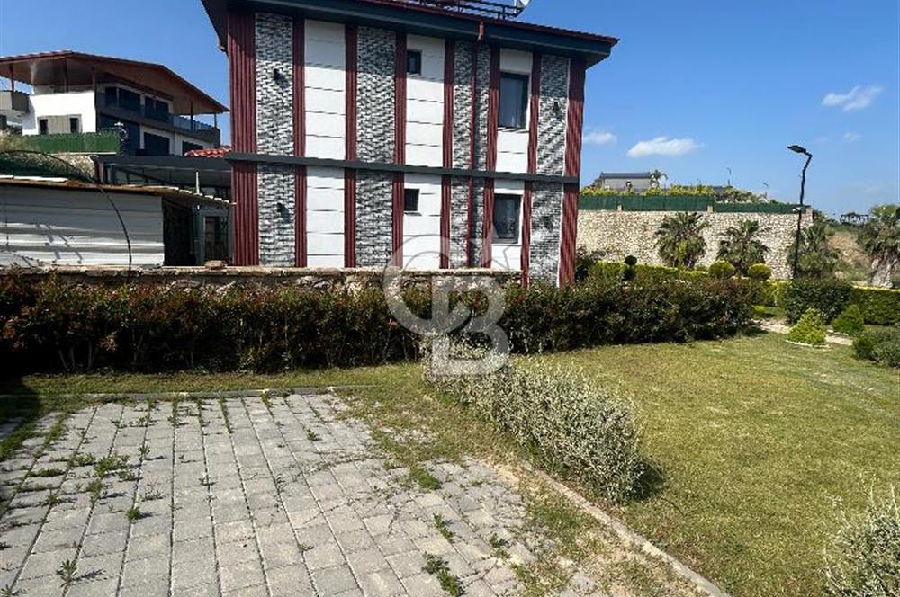 Sarıçam İlçesi Bayram Hacılı Mh.Göl Manzaralı 5+1 Satılık Villa