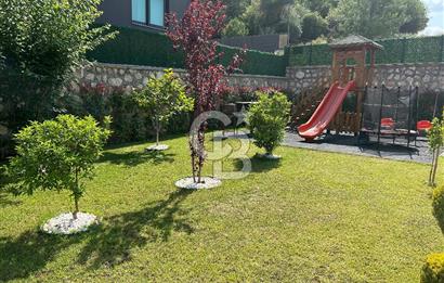 Sarıçam İlçesi Bayram Hacılı Mh.Göl Manzaralı 5+1 Satılık Villa