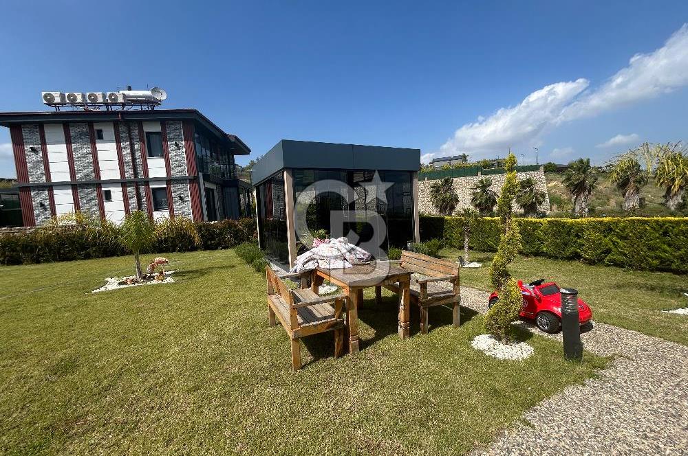Sarıçam İlçesi Bayram Hacılı Mh.Göl Manzaralı 5+1 Satılık Villa
