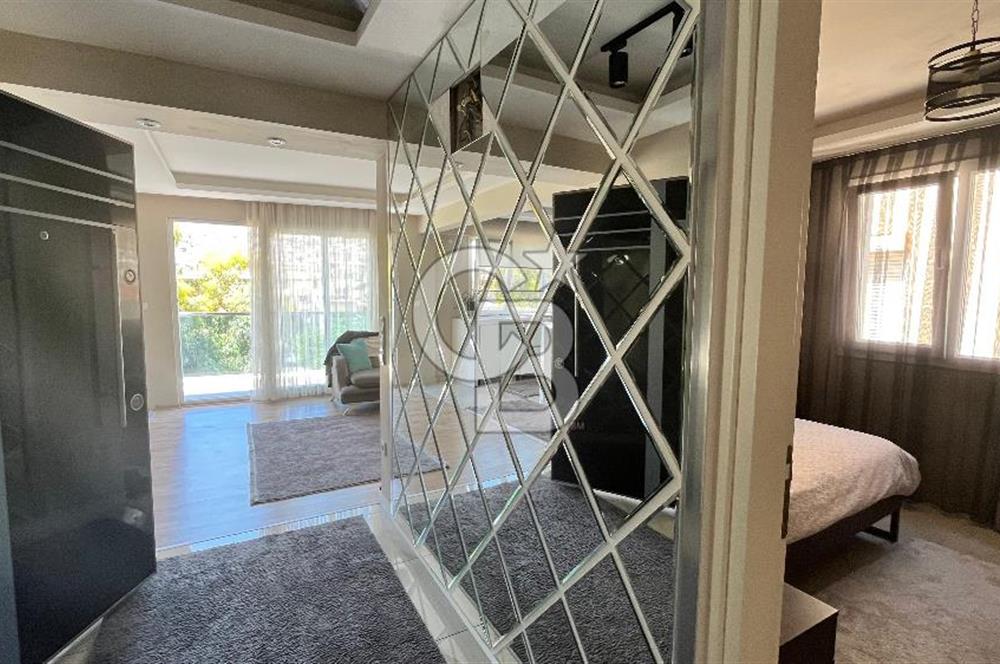 Bayraklı Merkezde Satılık Komple Bina Teraslı Deniz Manzaralı