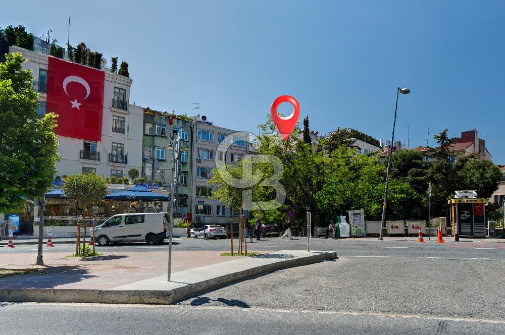 TAKSİM GÜMÜŞSUYU'NDA SATILIK OFİS KATI